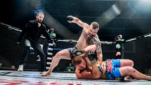 Botoșaniul găzduiește în premieră o gală de MMA - arte marțiale mixte. Pitbul în cușcă