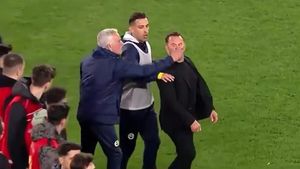 Fostul coechipier al lui Gică Hagi, prima reacție după ce a fost agresat de Jose Mourinho chiar pe teren: „Nu e frumos! A venit din spate”