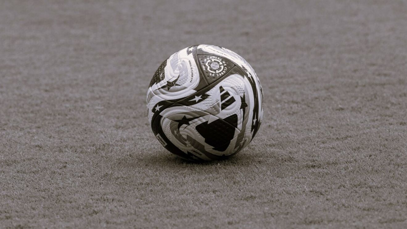 Dramă în fotbalul european! Jucătorul de 19 ani a murit după ce a căzut pe teren și a rămas inconștient: cauza decesului e necunoscută!