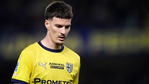 Miliardarul american l-a adus pe Cristi Chivu, dar are de gând să-i golească lotul de vedete. Primul care e pe lista celor ce vor fi vânduți e Dennis Man: „Cel mai bine plătit din lot”