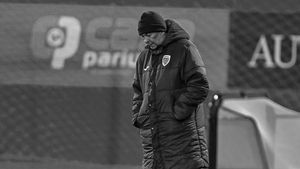 Imaginile durerii! Soția lui Mircea Lucescu și nepotul fostului selecționer au plecat de la spital