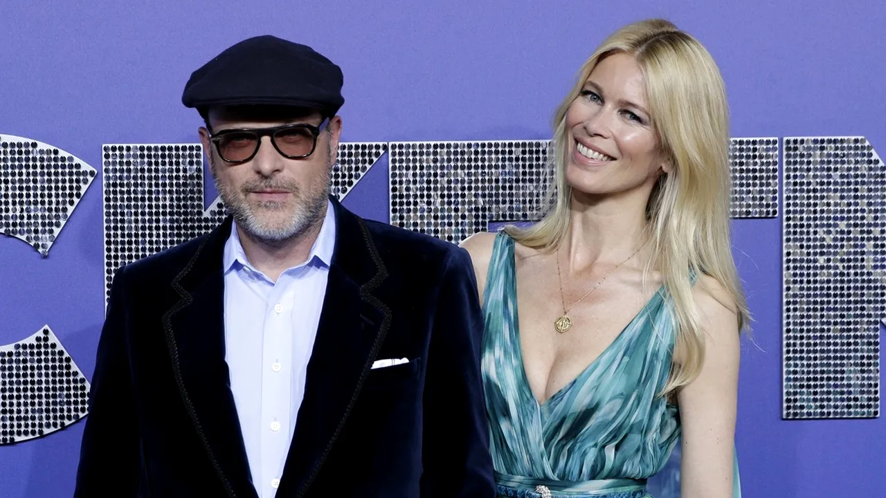 Claudia Schiffer intră în fotbal. Soțul ei bogătaş e la un pas să devină acționar la un club din Premier League