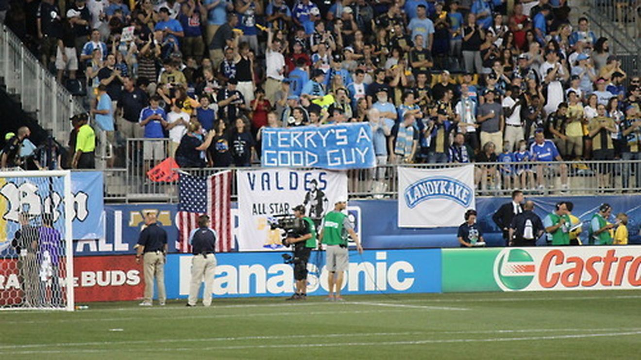 Ca în "filmele cu proști" :)** Lui Terry i-a PICAT FAȚA când a văzut asta! FOTO Cum a fost luat la mișto la ultimul meci