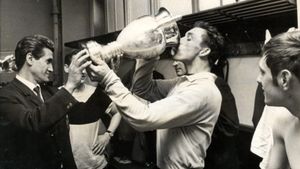 SPECIAL | Norberto HÃ¶fling, primul român care a îmbrăcat tricoul lui Lazio. Evreu născut la Cernăuți, golgheter al "Vulturilor" doi ani la rând, a schimbat fotbalul belgian și a devenit "Bill Shankly" pentru Club Brugge 