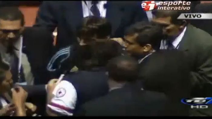 VIDEO** Scene incredibile la amicalul Costa Rica - Argentina! Messi, luat pe sus de adversari pentru autografe