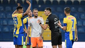 Al doilea cel mai tânăr arbitru de centru debutant în prima ligă, după Istvan Kovacs, a fost promovat în lotul SuperLigii: ”Nu este doar o reușită individuală, ci și rezultatul unui proiect solid”
