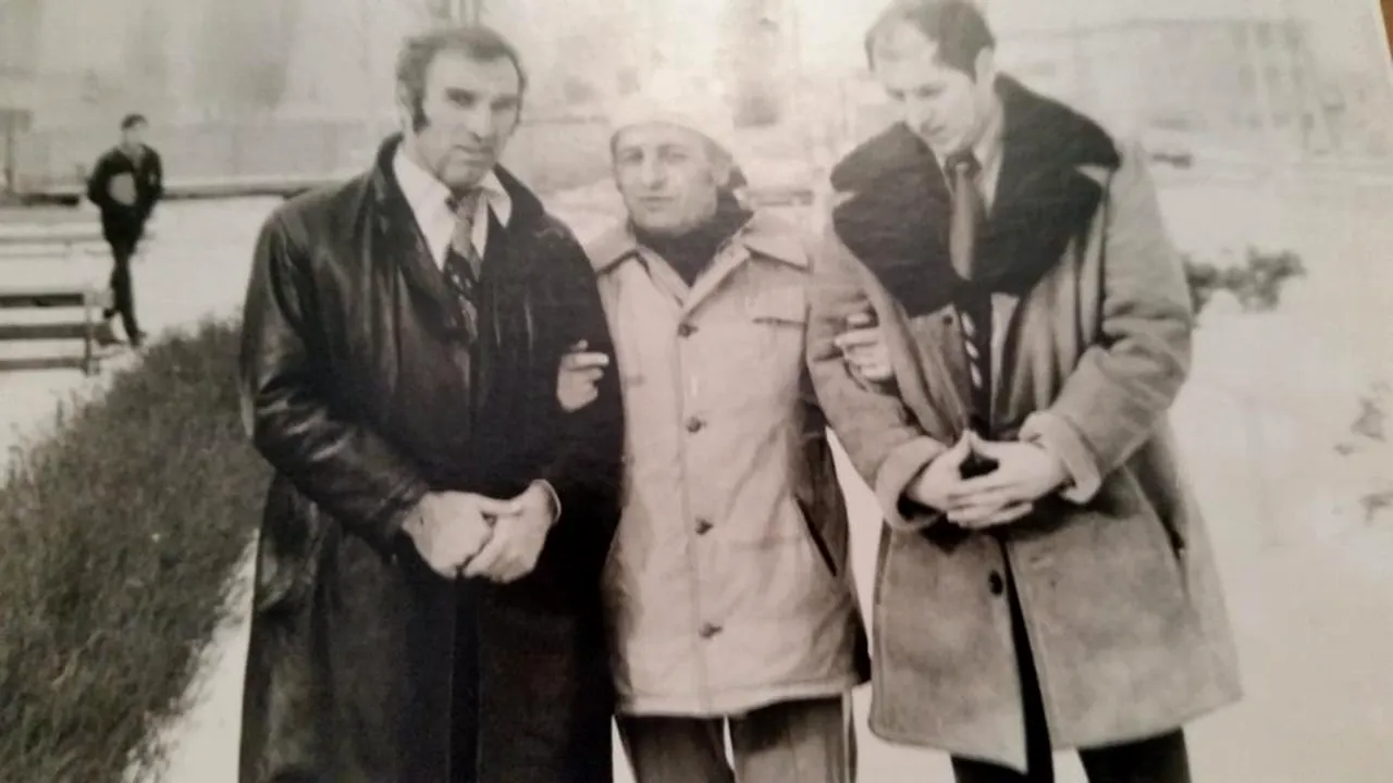 Povestea unei fotografii de aproape 45 de ani cu regretații Titi Teașcă și Tache Macri! Tânărul Ioan Sdrobiș era preferatul legendei rapidiste: „Ce mai face moldoveanul ăla mic? Progresează, progresează?”. SPECIAL