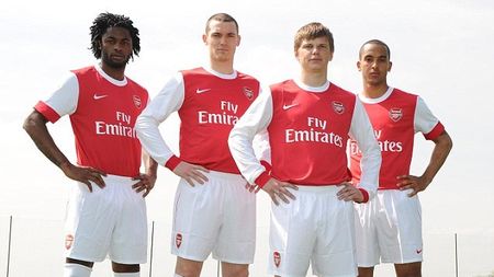 Arsenal și-a prezentat noul echipament și vrea doi jucători de la City! VEZI care sunt!