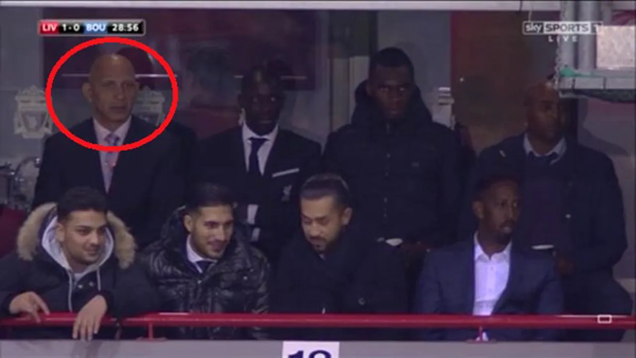 Un personaj extrem de controversat a stat lângă jucătorii lui Liverpool, la meciul cu Bournemouth. Fanii sunt revoltați: 