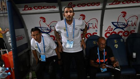 Antrenorul „lupilor” nu s-a ferit de cuvinte și a făcut praf jocul fotbaliștilor săi, după Dinamo București - Petrolul Ploiești 4-1!