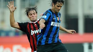 V. Becali: "Mourinho îl apreciază pe Chivu"