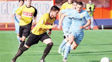 Ghilotina licenței!** E din nou PANICĂ‚ în Liga I! "Dacă se va aplica la sânge regulamentul, mai rămân vreo 10 echipe!" Și Vasluiul are emoții