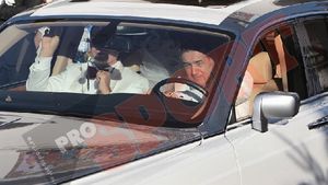 FOTO** Cristi Borcea și Alina Vidican s-au căsătorit religios! Mirii l-au avut șofer pe nașul Gigi Becali :)