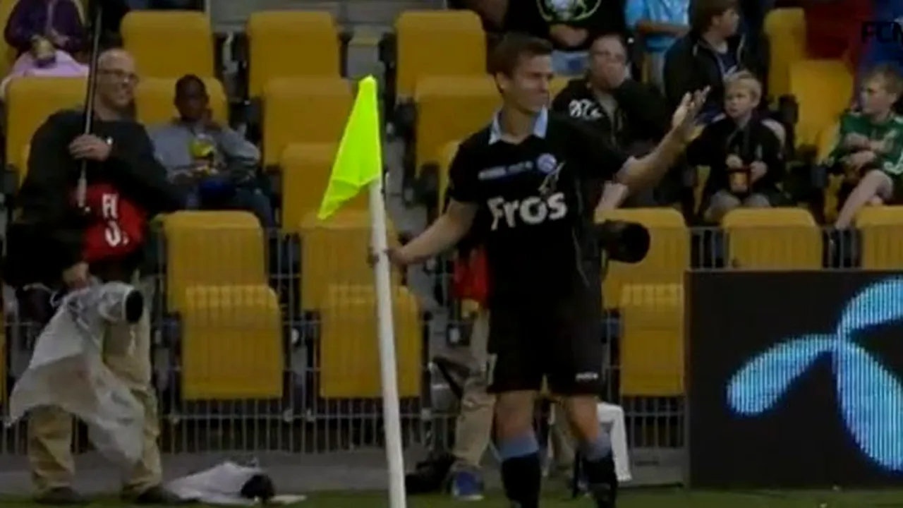 VIDEO - Danezii râd cu lacrimi când revăd faza! Cum a reușit un copil de 10 ani să 'eclipseze' un fotbalist de 26 de ani