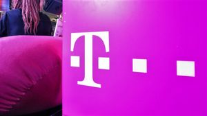 Bombă în piața media | Compania care deține Look a preluat operațional Telekom Sport! EXCLUSIV