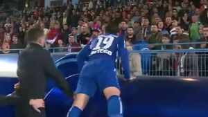 Reacția lui Săpunaru după ieșirea nervoasă de la meciul cu Steaua: "Am fost permanent jignit și s-au adus injurii chiar și familiei mele, pe tot parcursul jocului"