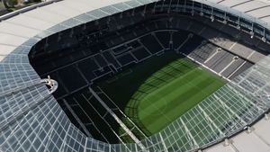 Cum au reuşit actorii de la Hollywood să transforme proiectul noului stadion într-o afacere remarcabilă şi într-un unicorn al viitoarelor arene SF, care vor îmbina tehnologia modernă cu tradiția