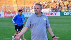Glume marca "Șumudică". LPF: "N-am primit nicio cerere ca Astra-Steaua să se joace pe Rapid". Antrenorul giurgiuvenilor pretinsese că a încercat să mute partida decisivă pentru titlu în Giulești