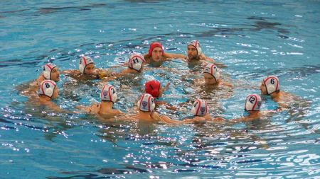 Steaua s-a calificat în finala Superligii la polo. "Militarii" s-au impus în meciul doi de la Brașov cu 13-7, după un joc cu patru cartonașe roșii