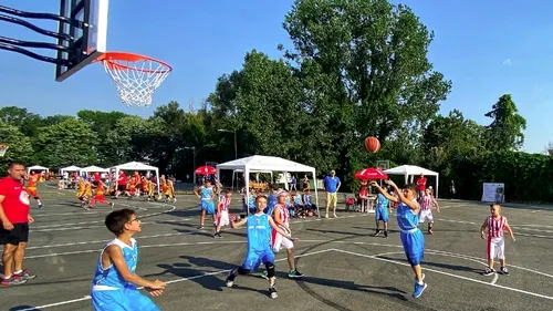Cel mai mare eveniment sportiv al momentului: 4.000 de copii joacă baschet la Costinești pe 17 terenuri, zi de zi, timp de trei săptămîni | GALERIE FOTO