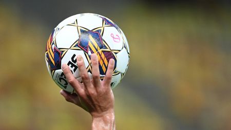 Au ajuns la bătaie de la o miuță între prieteni: „Ai înghițit mingea de fotbal?”. Judecătorii au decis pedeapsa de mii de euro