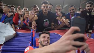 Andrei Cordea s-a plâns de fanii lui FCSB chiar liderului galeriei: „Mi-a zis că sunt unii pe la tribuna a doua care îl înjură!”. Ce i-a cerut Gheorghe Mustață fotbalistului să facă | VIDEO EXCLUSIV ProSport Live