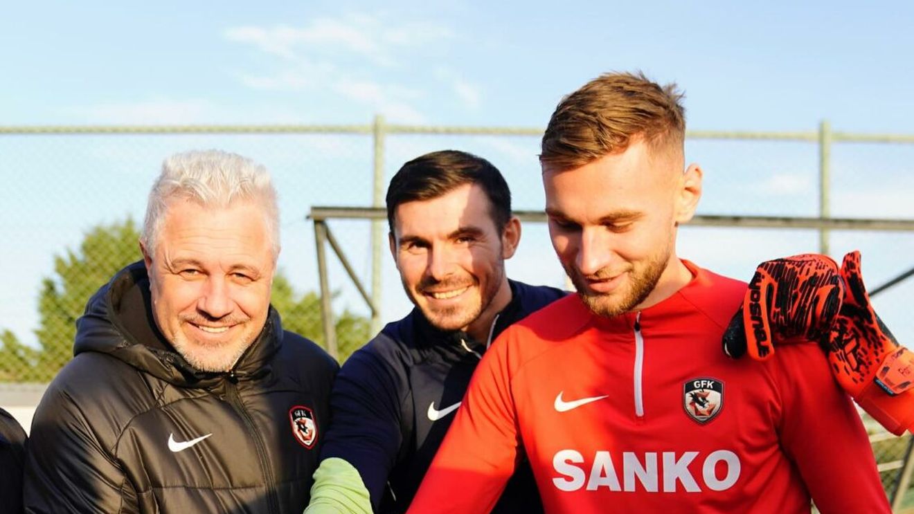 Surpriză uriașă pentru Denis Drăguș și Florin Niță după ce s-au calificat la EURO 2024! Cum au fost așteptați la Gaziantep. FOTO