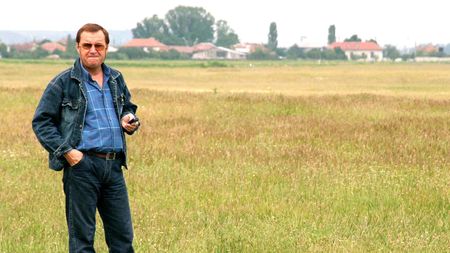 Ce pensie primeşte milionarul Dinel Staicu. Stă în vila lui Ceauşescu şi întoarce banii cu lopata, la 69 de ani, din chiria pentru Palatul RSR