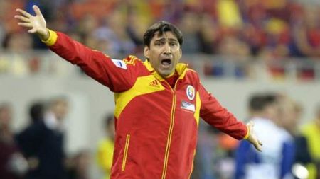 "Pleacă, mă, pleacă!". Pițurcă s-a întors de la arabi cu coada între picioare. Reacție tipică pe aeroportul din București