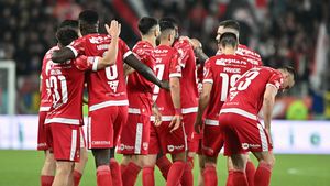 Lovitură la ceas de seară pentru Dinamo București! Fostul fotbalist de la FCSB pe care „câinii” îl voiau a semnat oficial cu o altă echipă din Superliga