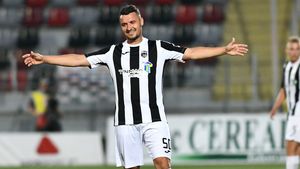 Constantin Budescu, transfer neașteptat! Anunțul lui Valeriu Răchită: „Vine la Petrolul. Iubeşte clubul” | VIDEO
