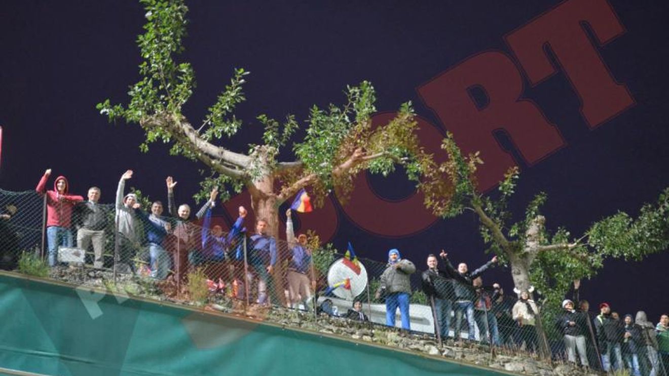 FOTO: Peste 500 de români la România - Andorra! "Tricolorii" au ocupat dealul de lângă stadion