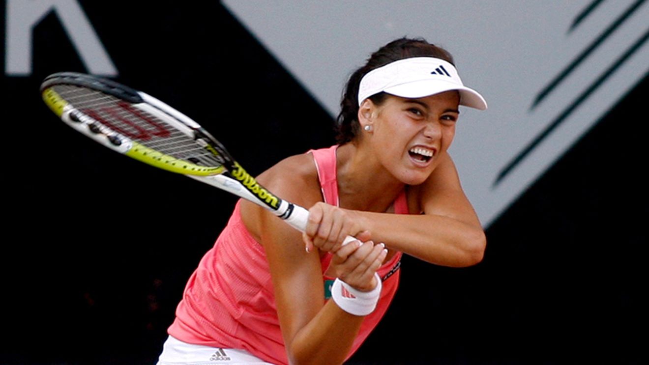 Cîrstea, cu trofeul pe masă