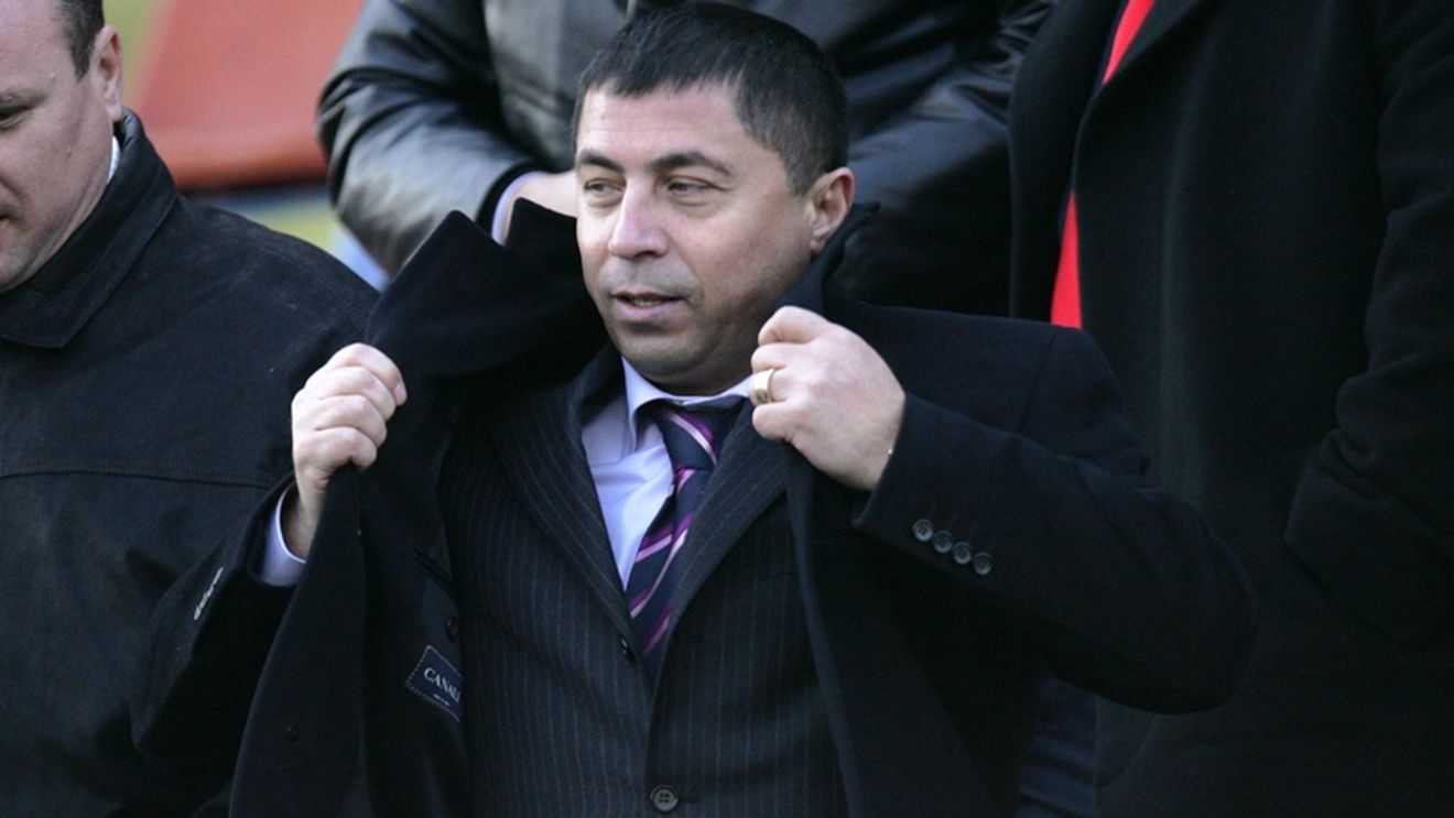 "Rednic e o coardă! **Am relații, n-o să mai antreneze nicăieri!"