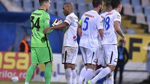 Rapid, salariu uriaș pentru un jucător trecut pe la echipa lui Gheorghe Hagi: „Mi-au oferit dublu decât la Viitorul!”. Cât este dispus să scoată Victor Angelescu din buzunar | VIDEO EXCLUSIV