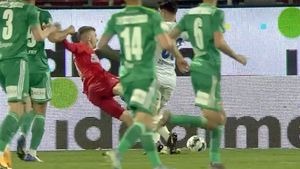 Minutul care poate schimba soarta titlului visat de Gigi Becali! Sebastian Colțescu a dictat penalty la Florin Tănase, dar a întors decizia. Ce s-a întâmplat FOTO & VIDEO