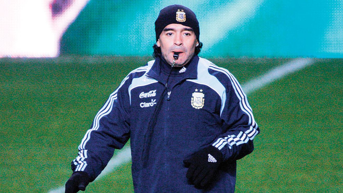 Începe „era Maradona"