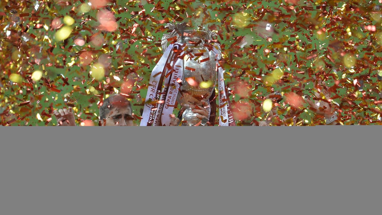 CFR Cluj are un nou antrenor! Și-a întrerupt de urgență vacanța și vine să semneze contractul. Cine e "urmașul" lui Dan Petrescu