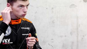 2014, anul "baby boom" în sportul mondial. Max Verstappen, confirmat de echipa satelit a campionilor de la Red Bull pentru 2015: a semnat la 16 ani și va fi cel mai tânăr pilot din F1, la 17 ani și 164 de zile