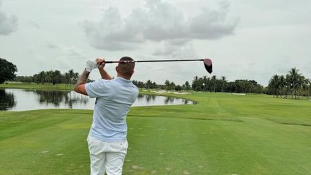 Cel mai bogat jucător „necunoscut” a făcut peste 50.000.000 de euro din fotbal. După ce s-a retras, s-a apucat de sportul milionarilor, la care aspiră şi Simona Halep, şi vrea să devină profesionist