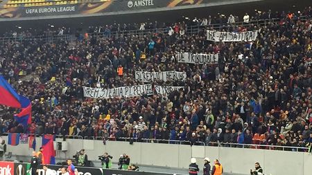 Și "noua galerie" a Stelei protestează. FOTO | Mesajul ferm afișat în peluză la meciul cu Zurich