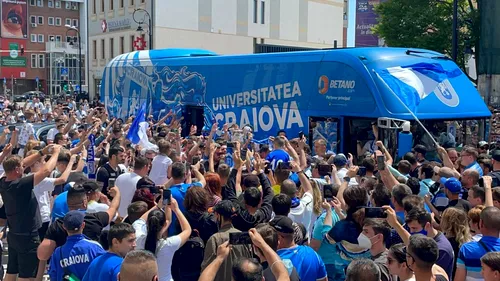 Show total în Craiova! Jucătorii au prezentat trofeul suporterilor, însă nu au lipsit și ultrașii echipei lui Adrian Mititelu! Imagini VIDEO colosale