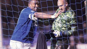 Gol de portar!** Tim Howard a marcat de la 92 de metri!