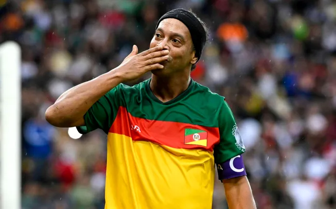 Ronaldinho s-a dezis de Brazilia: ”Plec! Lipsește totul”