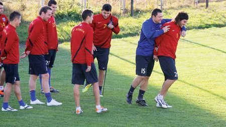 "Iliesta" a început lupta de urmărire a "câinilor"!** "Trageți de voi, altfel nu atingem mingea!"