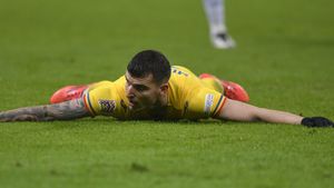 Neaşteptat! Cu cine va semna Valentin Mihăilă, când nimeni nu credea