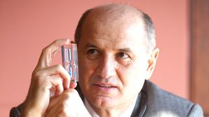 George Copos, inamicul Rapidului!** Clubul, la un pas de INSOLVENȚĂ‚! Singura soluție care poate scoate echipa din criză: