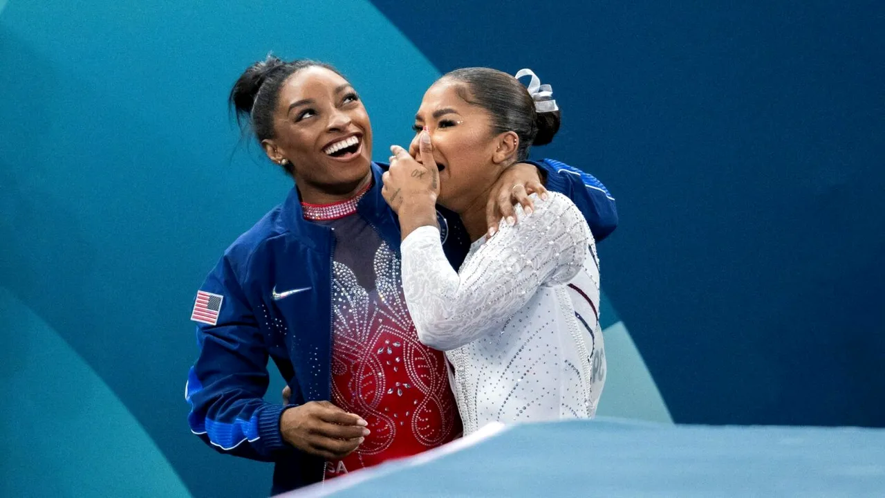 Și-a pus toată America în cap pentru că le-a făcut praf pe Simone Biles și Jordan Chiles. Până și Michelle Obama a intervenit în scandal, dar el tot nu vrea să retracteze: „De ce să te pui în genunchi în fața ei?”