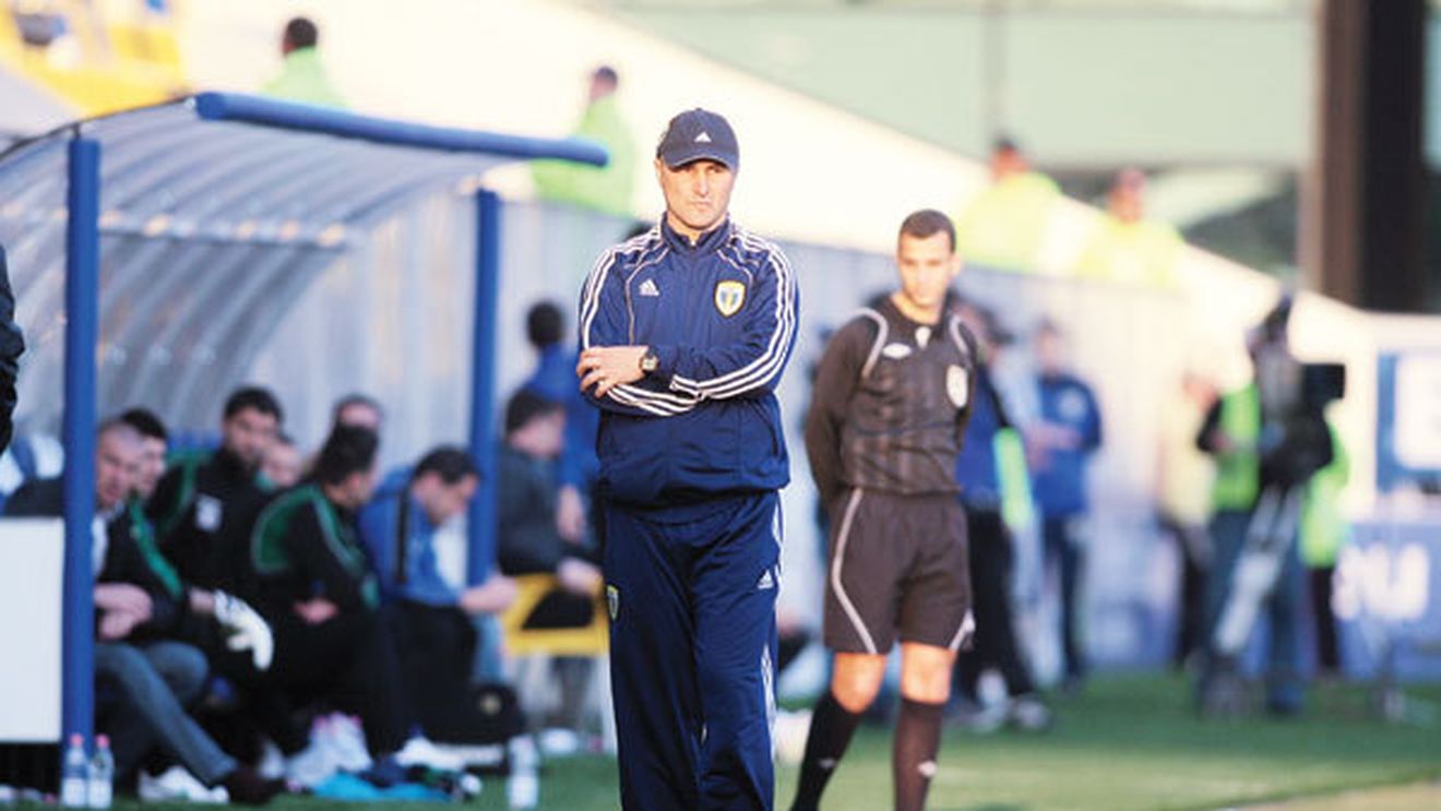 Și-a dat demisia, dar rămâne în club!** Alternativă la Răchită: Petrolul vrea antrenor venit din Elveția