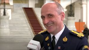 Revoltă în vestiarul CSA Steaua împotriva lui Florin Talpan. Fotbaliștii din Ghencea, scandalizați de pretențiile colonelului: „Bă, ăsta nu a trecut niciodată pe la noi, pe la echipă, nu l-am văzut la față în cabină, și acum vrea să fie general și comandantul clubului?" | EXCLUSIV